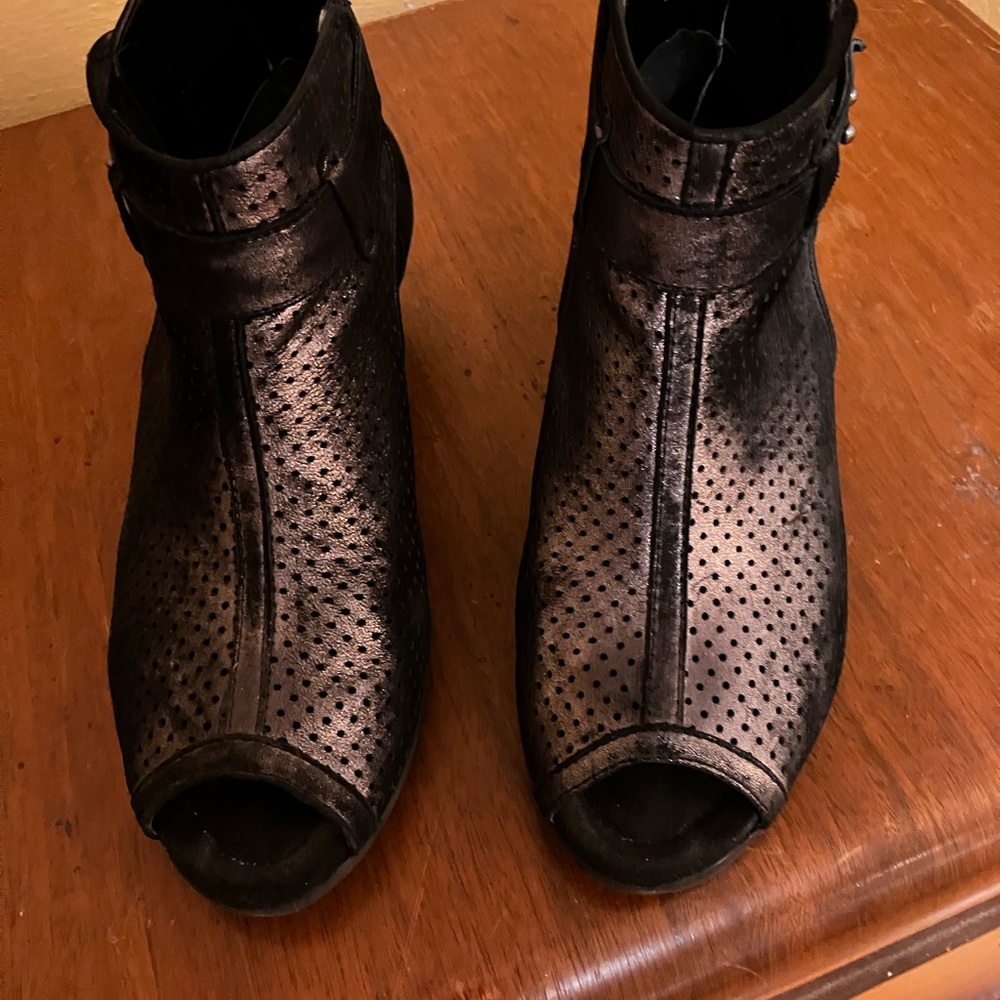 Earth peep toe low heeled booties